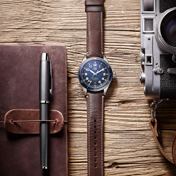 TAG Heuer WBE5116.FC8266 (wbe5116fc8266) - Autavia Calibre 5 Chronometer 42 mm TAG Heuer WBE5116.FC8266 (wbe5116fc8266) - Autavia Calibre 5 Chronometer 42 mm